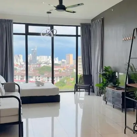 Beacon Executive Suite - City View - By Iz